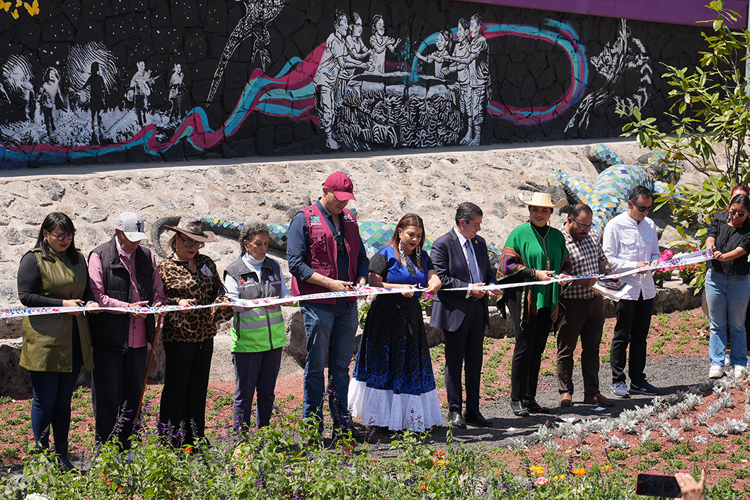 Autoridades y comunidad en el Jardín de Lluvia Coapam
